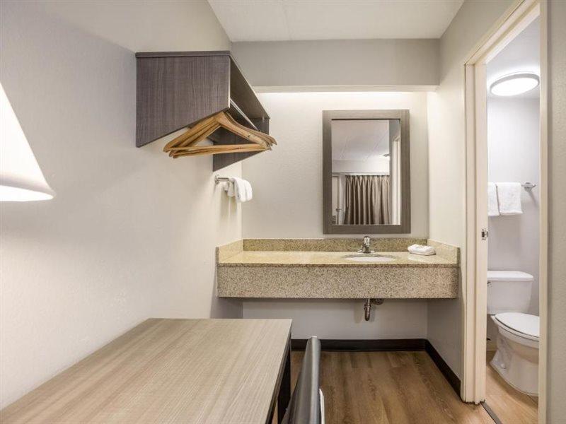 Red Roof Inn Lansing West - Msu Εξωτερικό φωτογραφία