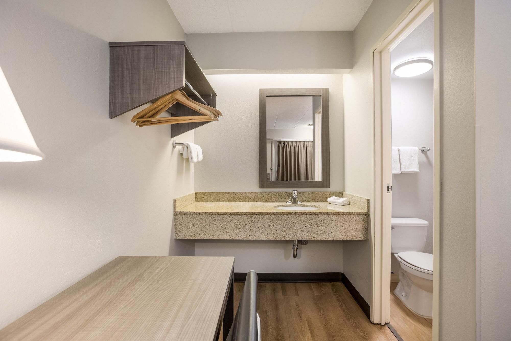 Red Roof Inn Lansing West - Msu Εξωτερικό φωτογραφία